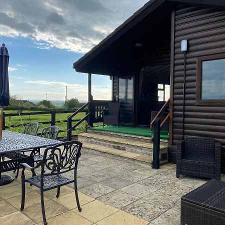 Rew Farm Country & Equestrian Accommodation - Sunrise Lodge Melksham Exterior foto