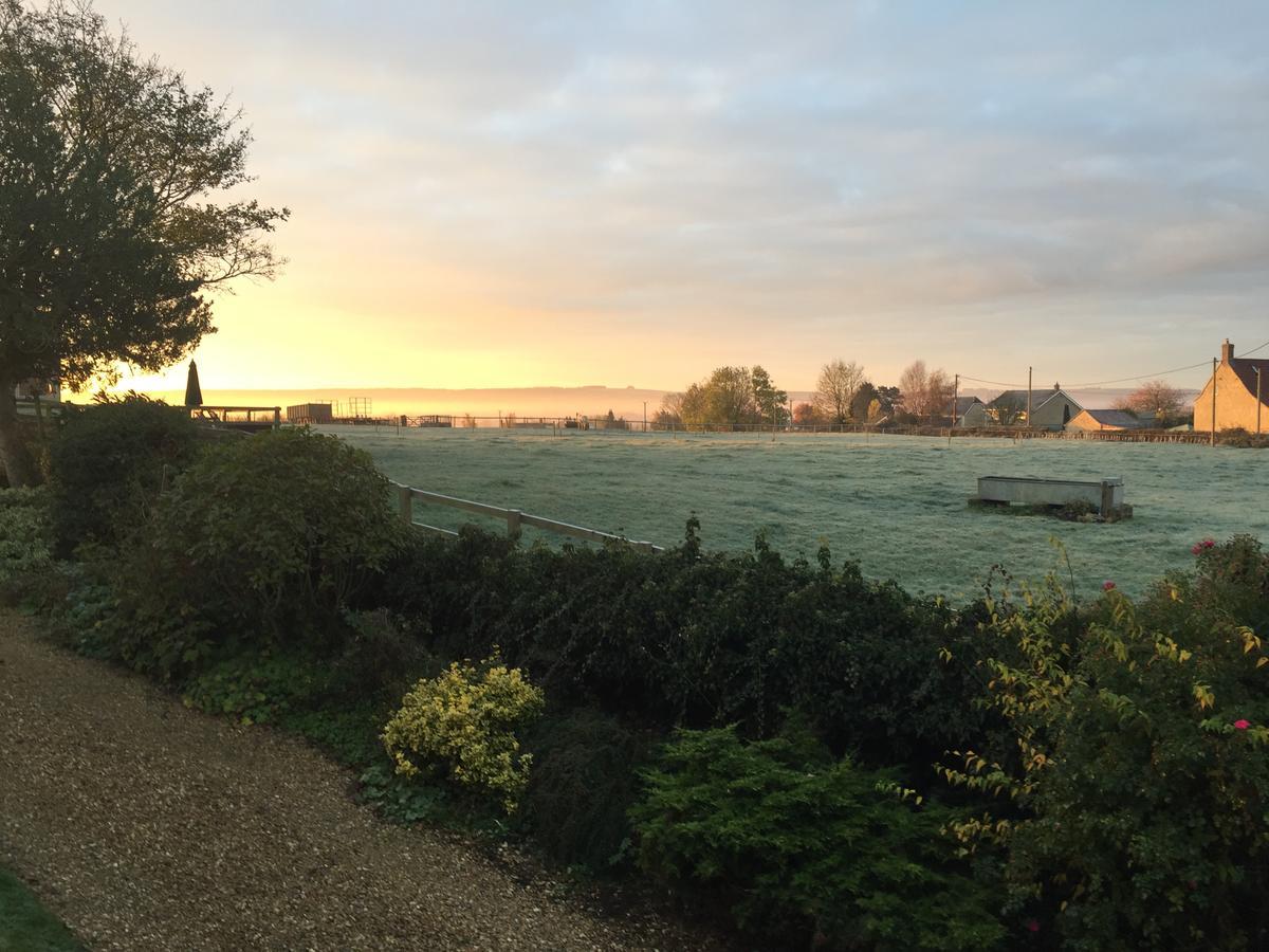 Rew Farm Country & Equestrian Accommodation - Sunrise Lodge Melksham Exterior foto